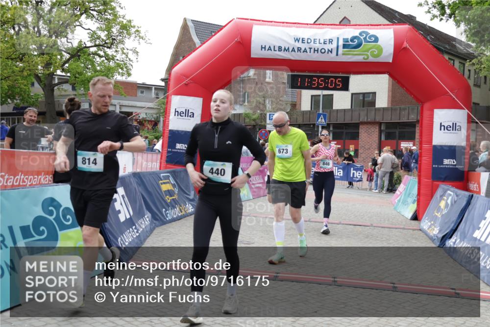 10.05.2026 - 8. Wedeler Halbmarathon Yannick Fuchs http://msf.ph/oto/9716175 10.05.2026 11:35:03 Ziel 414, 440, 673, 701, 709, 814, 846, 847 meine-sportfotos.de