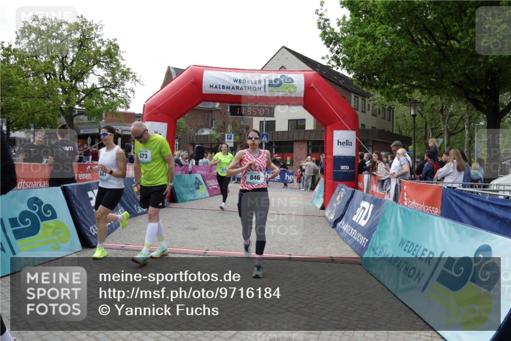 10.05.2026 - 8. Wedeler Halbmarathon Yannick Fuchs http://msf.ph/oto/9716184 10.05.2026 11:35:05 Ziel 414, 440, 673, 814, 846, 847 meine-sportfotos.de