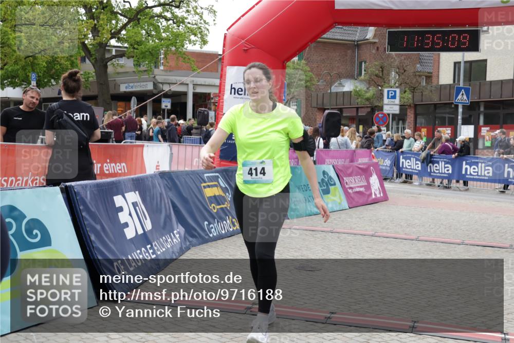 10.05.2026 - 8. Wedeler Halbmarathon Yannick Fuchs http://msf.ph/oto/9716188 10.05.2026 11:35:07 Ziel 414, 673, 814, 846, 847 meine-sportfotos.de