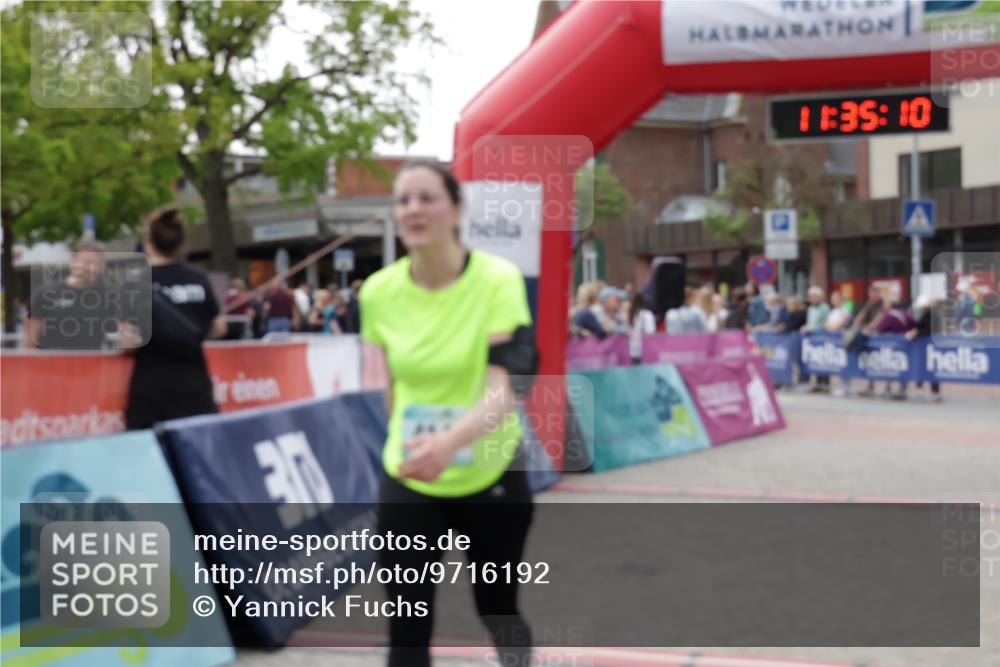 10.05.2026 - 8. Wedeler Halbmarathon Yannick Fuchs http://msf.ph/oto/9716192 10.05.2026 11:35:08 Ziel 414, 846, 847, 949, 2075 meine-sportfotos.de