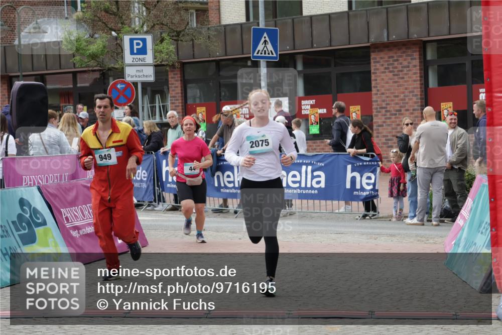 10.05.2026 - 8. Wedeler Halbmarathon Yannick Fuchs http://msf.ph/oto/9716195 10.05.2026 11:35:11 Ziel 44, 414, 949, 2075 meine-sportfotos.de