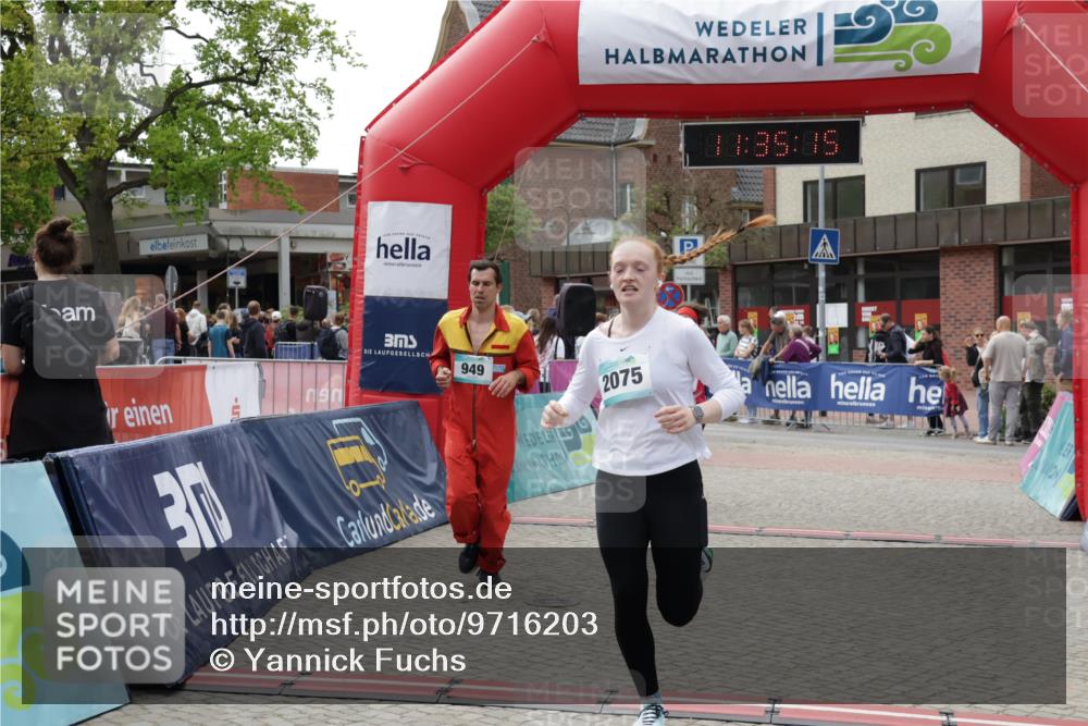 10.05.2026 - 8. Wedeler Halbmarathon Yannick Fuchs http://msf.ph/oto/9716203 10.05.2026 11:35:13 Ziel 44, 949, 2075 meine-sportfotos.de