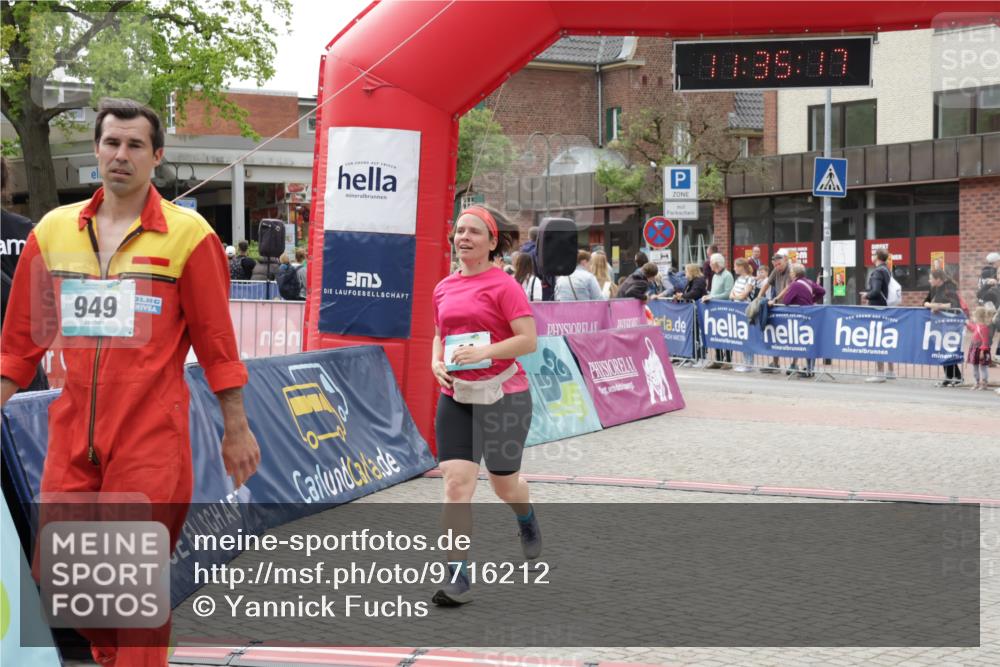 10.05.2026 - 8. Wedeler Halbmarathon Yannick Fuchs http://msf.ph/oto/9716212 10.05.2026 11:35:15 Ziel 44, 334, 949, 2075 meine-sportfotos.de