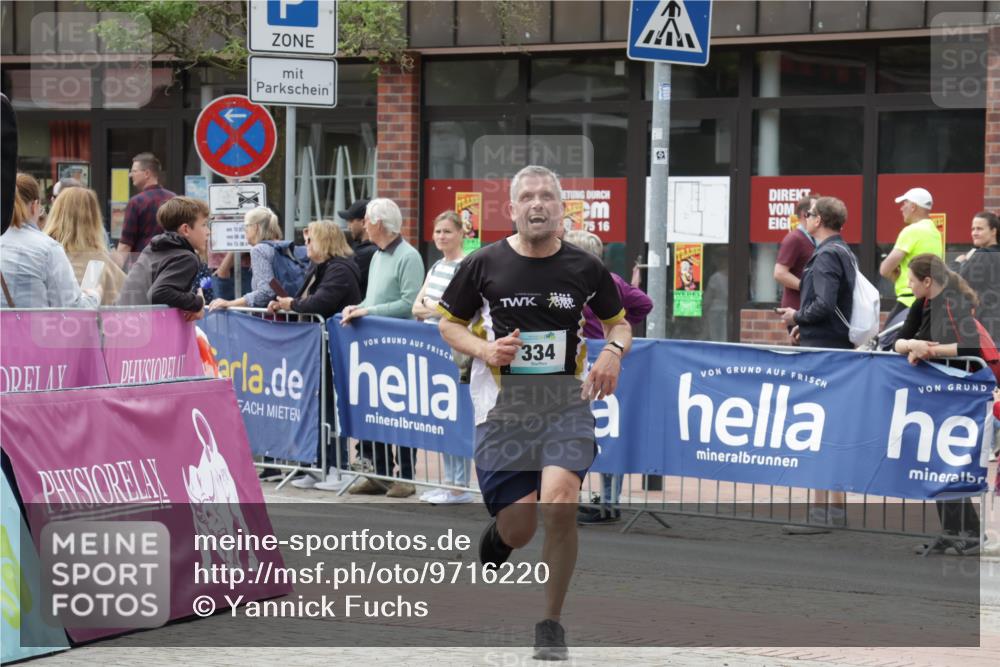 10.05.2026 - 8. Wedeler Halbmarathon Yannick Fuchs http://msf.ph/oto/9716220 10.05.2026 11:35:18 Ziel 44, 334, 949, 2075 meine-sportfotos.de