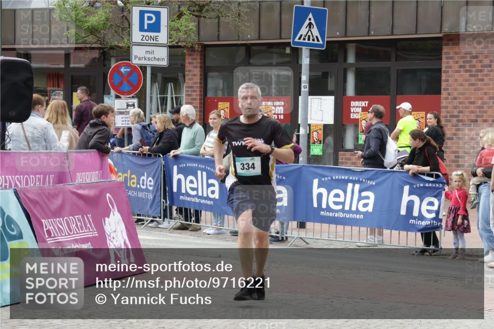 10.05.2026 - 8. Wedeler Halbmarathon Yannick Fuchs http://msf.ph/oto/9716221 10.05.2026 11:35:18 Ziel 44, 334, 949, 2075 meine-sportfotos.de
