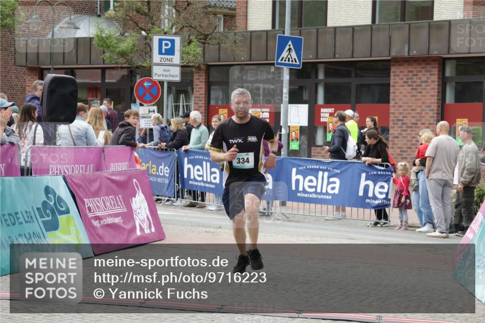 10.05.2026 - 8. Wedeler Halbmarathon Yannick Fuchs http://msf.ph/oto/9716223 10.05.2026 11:35:18 Ziel 44, 334, 949, 2075 meine-sportfotos.de
