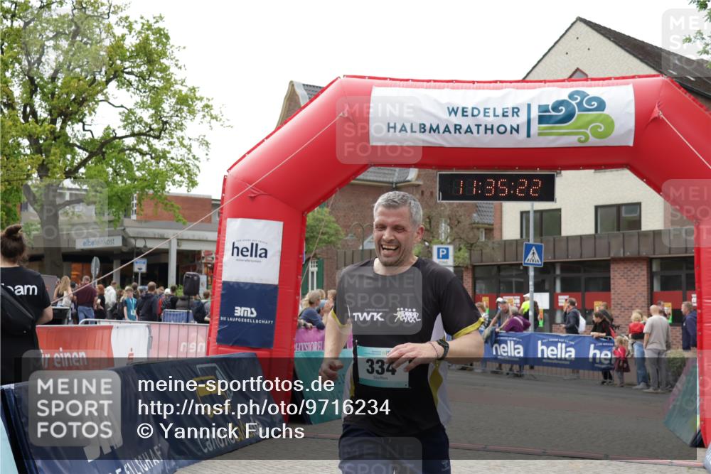 10.05.2026 - 8. Wedeler Halbmarathon Yannick Fuchs http://msf.ph/oto/9716234 10.05.2026 11:35:21 Ziel 334, 599 meine-sportfotos.de