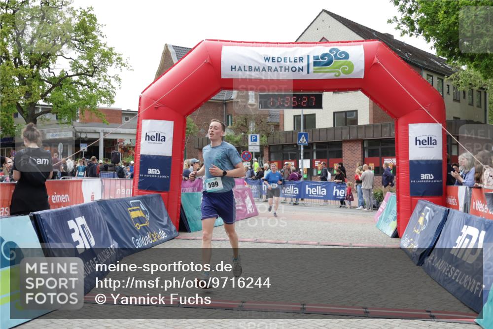 10.05.2026 - 8. Wedeler Halbmarathon Yannick Fuchs http://msf.ph/oto/9716244 10.05.2026 11:35:25 Ziel 334, 599, 971 meine-sportfotos.de