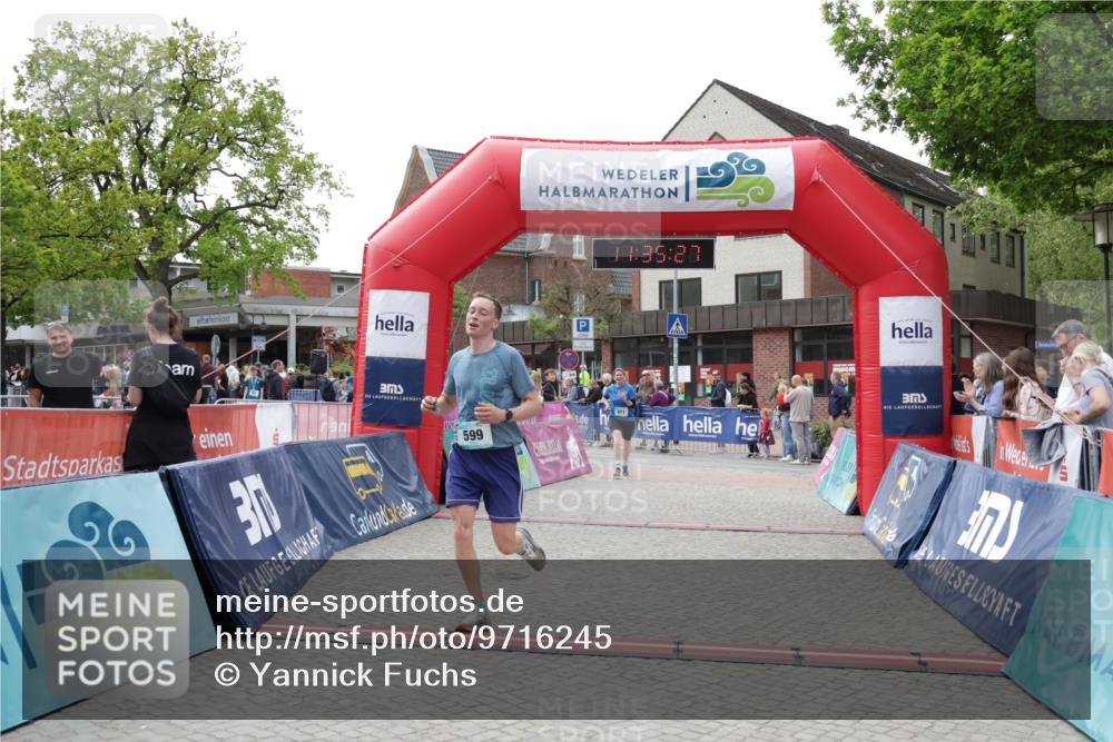 10.05.2026 - 8. Wedeler Halbmarathon Yannick Fuchs http://msf.ph/oto/9716245 10.05.2026 11:35:26 Ziel 599, 971, 2160 meine-sportfotos.de