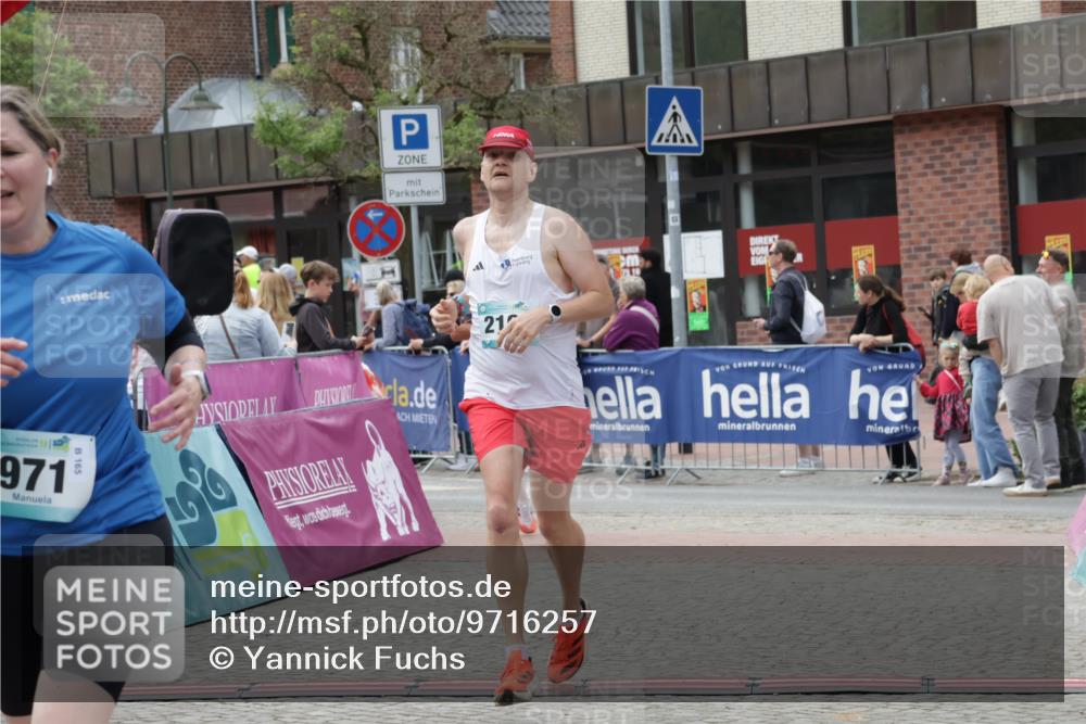 10.05.2026 - 8. Wedeler Halbmarathon Yannick Fuchs http://msf.ph/oto/9716257 10.05.2026 11:35:30 Ziel 599, 785, 971, 2160 meine-sportfotos.de