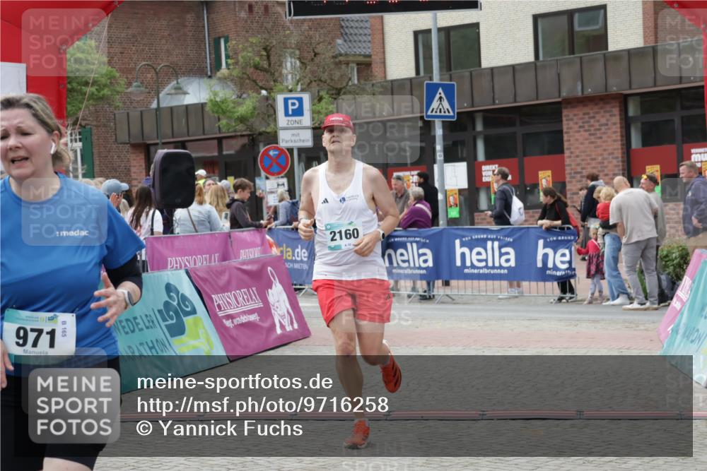 10.05.2026 - 8. Wedeler Halbmarathon Yannick Fuchs http://msf.ph/oto/9716258 10.05.2026 11:35:30 Ziel 599, 785, 971, 2160 meine-sportfotos.de