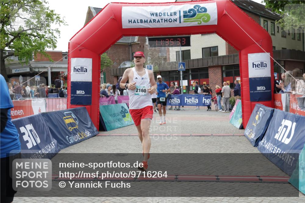 10.05.2026 - 8. Wedeler Halbmarathon Yannick Fuchs http://msf.ph/oto/9716264 10.05.2026 11:35:31 Ziel 705, 706, 785, 971, 2160 meine-sportfotos.de
