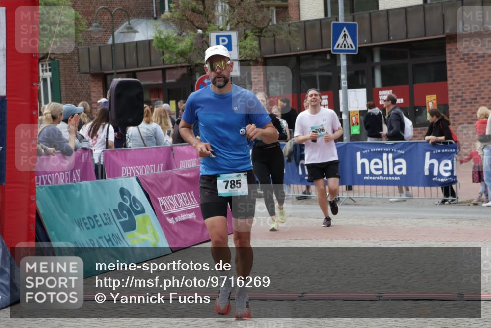 10.05.2026 - 8. Wedeler Halbmarathon Yannick Fuchs http://msf.ph/oto/9716269 10.05.2026 11:35:32 Ziel 705, 706, 785, 971, 2160 meine-sportfotos.de