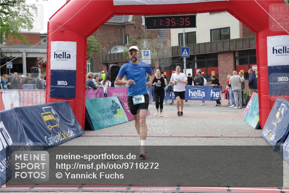 10.05.2026 - 8. Wedeler Halbmarathon Yannick Fuchs http://msf.ph/oto/9716272 10.05.2026 11:35:33 Ziel 705, 706, 785, 971, 2160 meine-sportfotos.de