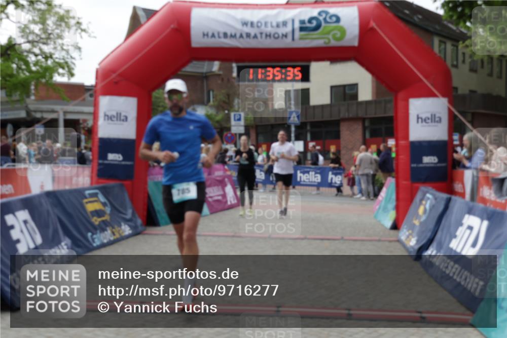 10.05.2026 - 8. Wedeler Halbmarathon Yannick Fuchs http://msf.ph/oto/9716277 10.05.2026 11:35:34 Ziel 705, 706, 727, 785, 971, 2160 meine-sportfotos.de