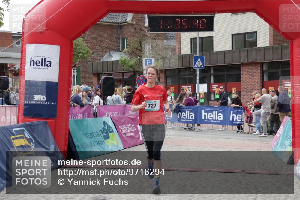 10.05.2026 - 8. Wedeler Halbmarathon Yannick Fuchs http://msf.ph/oto/9716294 10.05.2026 11:35:39 Ziel 705, 706, 727 meine-sportfotos.de