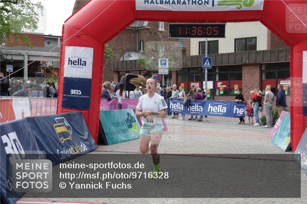10.05.2026 - 8. Wedeler Halbmarathon Yannick Fuchs http://msf.ph/oto/9716328 10.05.2026 11:36:03 Ziel 393, 898 meine-sportfotos.de