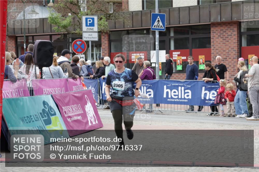10.05.2026 - 8. Wedeler Halbmarathon Yannick Fuchs http://msf.ph/oto/9716337 10.05.2026 11:36:11 Ziel 2005 meine-sportfotos.de