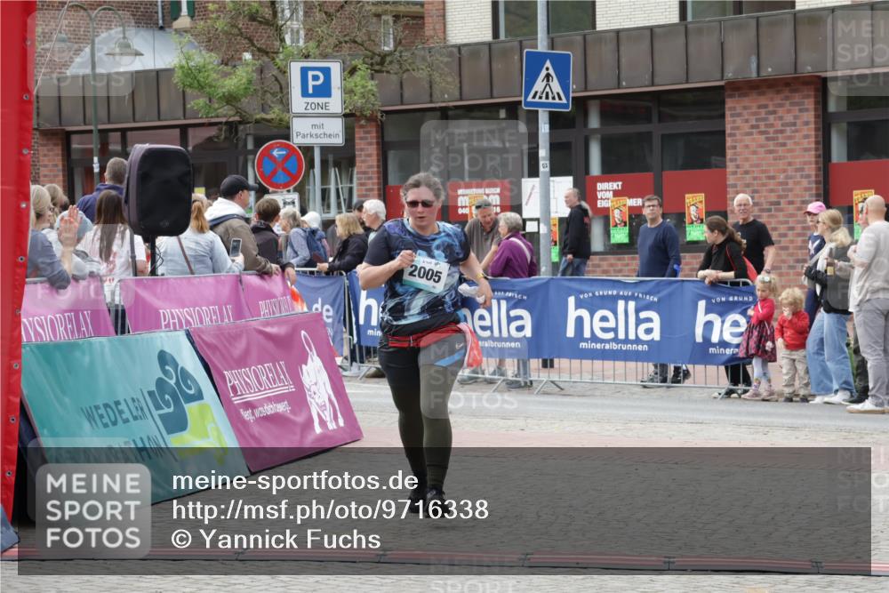 10.05.2026 - 8. Wedeler Halbmarathon Yannick Fuchs http://msf.ph/oto/9716338 10.05.2026 11:36:11 Ziel 2005 meine-sportfotos.de