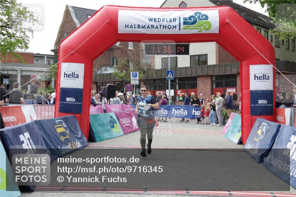 10.05.2026 - 8. Wedeler Halbmarathon Yannick Fuchs http://msf.ph/oto/9716345 10.05.2026 11:36:12 Ziel 2005 meine-sportfotos.de