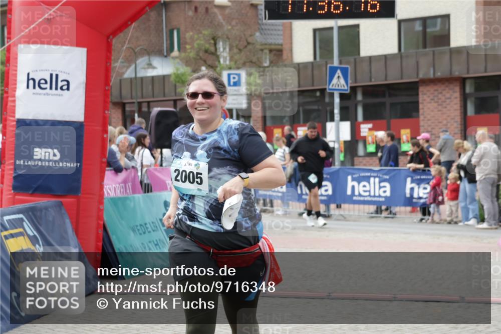 10.05.2026 - 8. Wedeler Halbmarathon Yannick Fuchs http://msf.ph/oto/9716348 10.05.2026 11:36:14 Ziel 730, 792, 2005, 2006, 2042 meine-sportfotos.de
