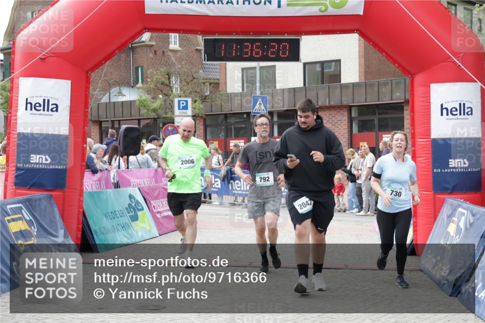 10.05.2026 - 8. Wedeler Halbmarathon Yannick Fuchs http://msf.ph/oto/9716366 10.05.2026 11:36:18 Ziel 730, 792, 2005, 2006, 2042 meine-sportfotos.de