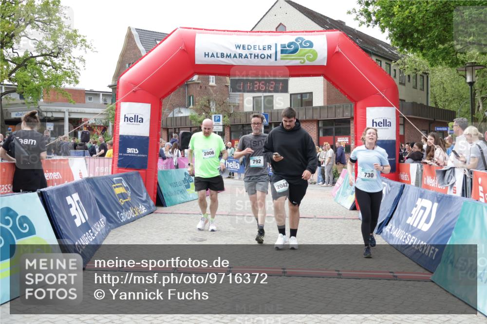 10.05.2026 - 8. Wedeler Halbmarathon Yannick Fuchs http://msf.ph/oto/9716372 10.05.2026 11:36:19 Ziel 730, 792, 2006, 2042 meine-sportfotos.de