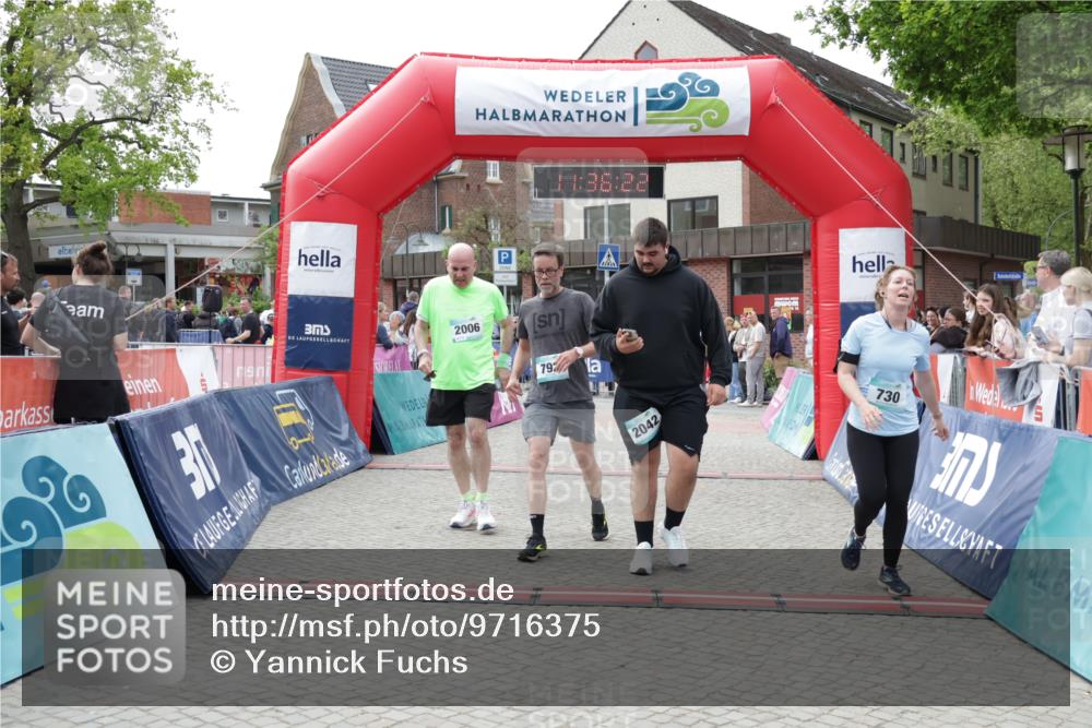 10.05.2026 - 8. Wedeler Halbmarathon Yannick Fuchs http://msf.ph/oto/9716375 10.05.2026 11:36:20 Ziel 730, 792, 2006, 2042 meine-sportfotos.de