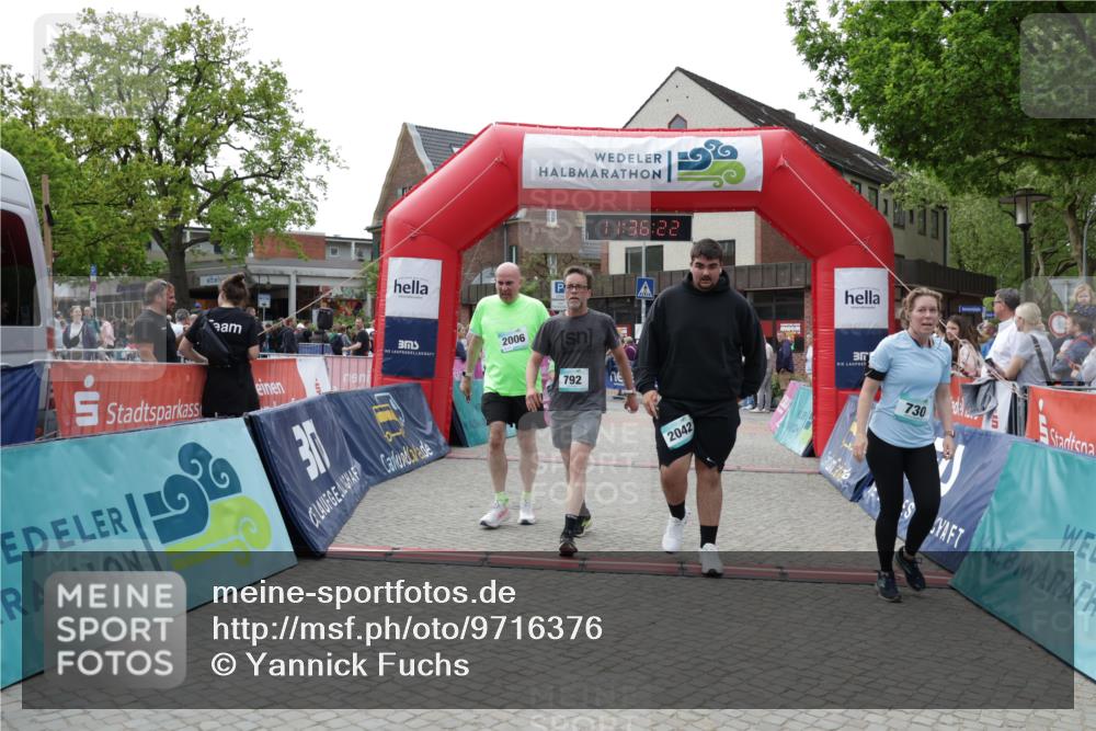10.05.2026 - 8. Wedeler Halbmarathon Yannick Fuchs http://msf.ph/oto/9716376 10.05.2026 11:36:20 Ziel 730, 792, 2006, 2042 meine-sportfotos.de