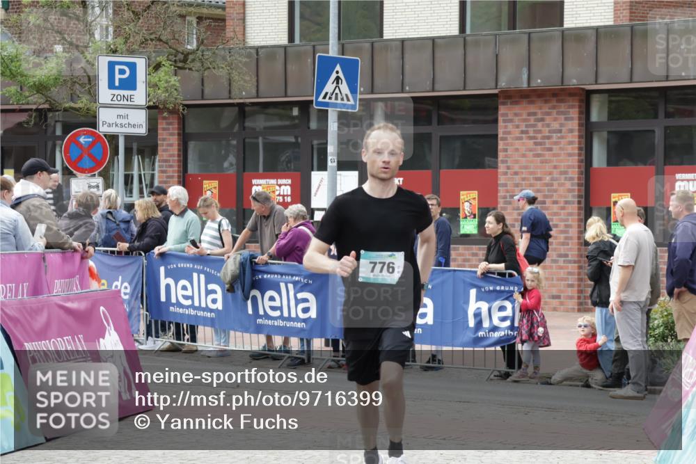 10.05.2026 - 8. Wedeler Halbmarathon Yannick Fuchs http://msf.ph/oto/9716399 10.05.2026 11:36:31 Ziel 154, 776 meine-sportfotos.de