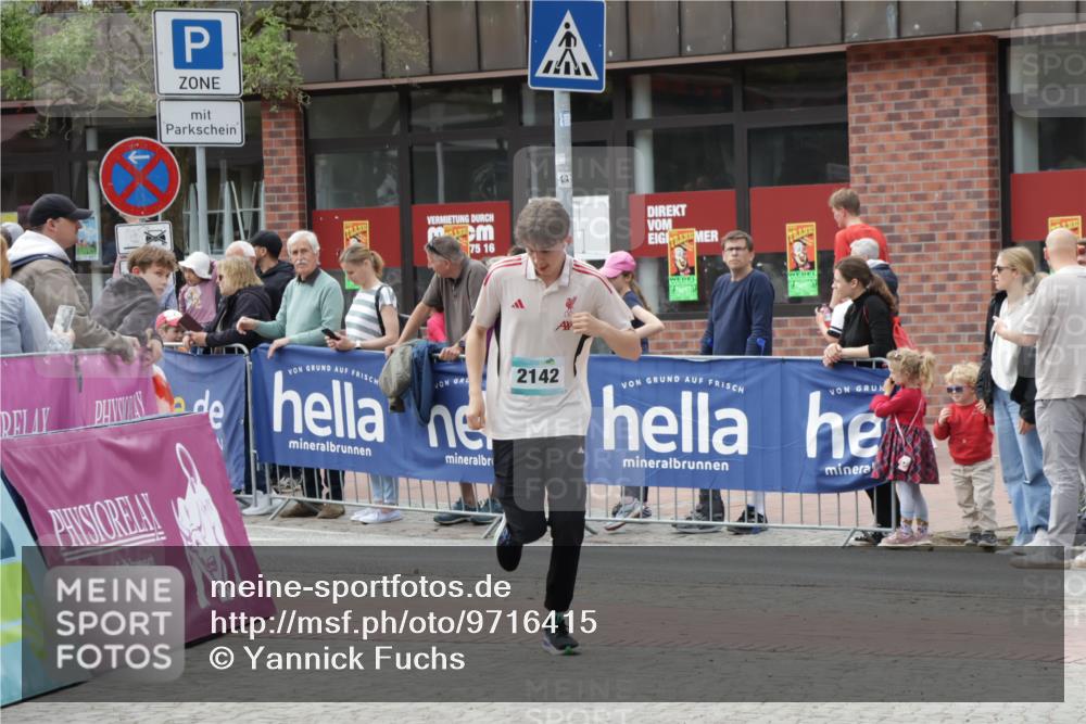 10.05.2026 - 8. Wedeler Halbmarathon Yannick Fuchs http://msf.ph/oto/9716415 10.05.2026 11:36:41 Ziel 2142 meine-sportfotos.de