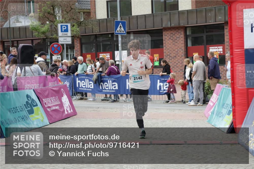 10.05.2026 - 8. Wedeler Halbmarathon Yannick Fuchs http://msf.ph/oto/9716421 10.05.2026 11:36:42 Ziel 2142 meine-sportfotos.de