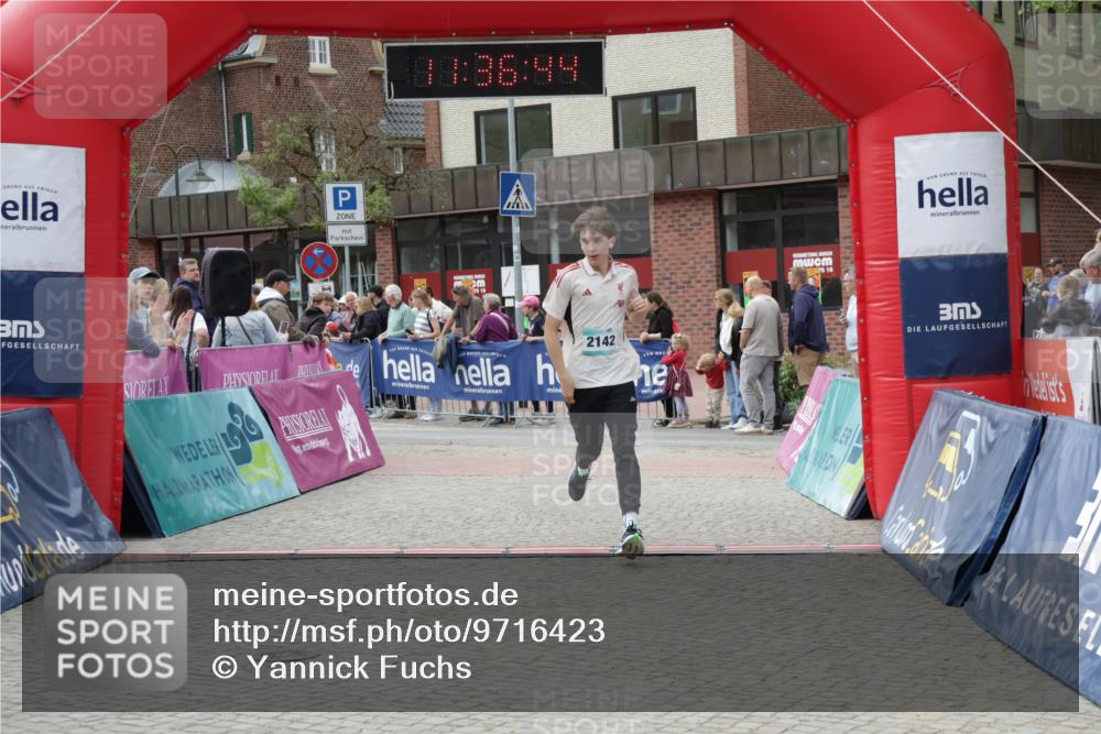 10.05.2026 - 8. Wedeler Halbmarathon Yannick Fuchs http://msf.ph/oto/9716423 10.05.2026 11:36:42 Ziel 2142 meine-sportfotos.de