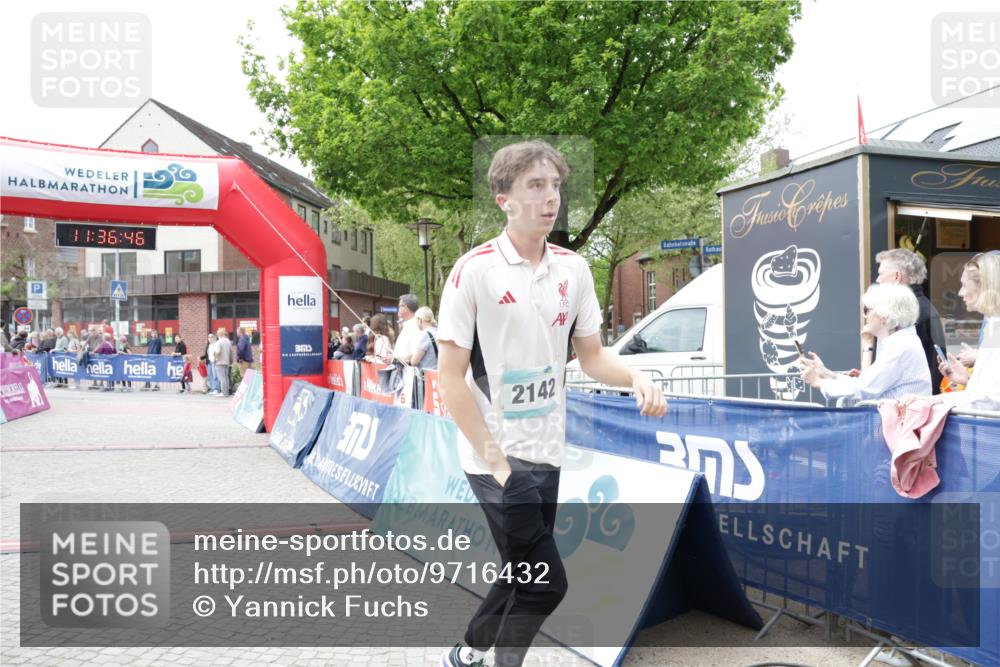 10.05.2026 - 8. Wedeler Halbmarathon Yannick Fuchs http://msf.ph/oto/9716432 10.05.2026 11:36:44 Ziel 2142 meine-sportfotos.de