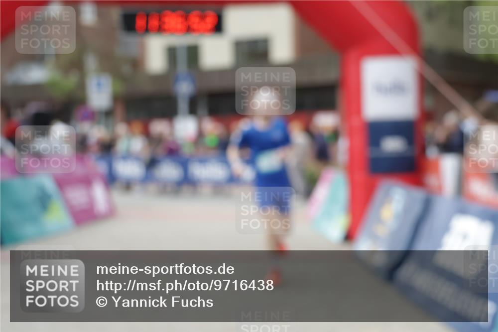 10.05.2026 - 8. Wedeler Halbmarathon Yannick Fuchs http://msf.ph/oto/9716438 10.05.2026 11:36:50 Ziel 11, 950 meine-sportfotos.de