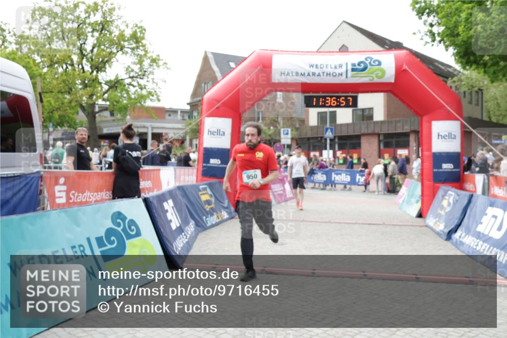 10.05.2026 - 8. Wedeler Halbmarathon Yannick Fuchs http://msf.ph/oto/9716455 10.05.2026 11:36:55 Ziel 11, 632, 934, 950 meine-sportfotos.de
