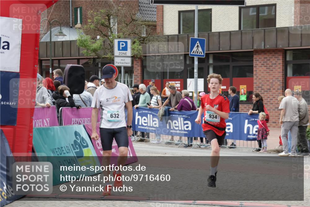 10.05.2026 - 8. Wedeler Halbmarathon Yannick Fuchs http://msf.ph/oto/9716460 10.05.2026 11:36:57 Ziel 632, 934, 950 meine-sportfotos.de