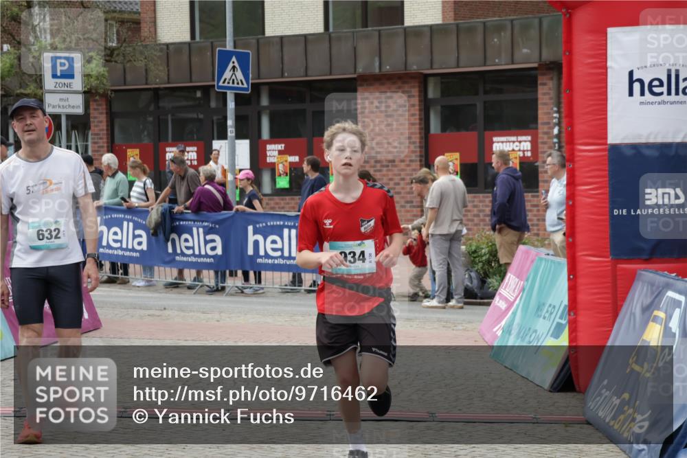 10.05.2026 - 8. Wedeler Halbmarathon Yannick Fuchs http://msf.ph/oto/9716462 10.05.2026 11:36:58 Ziel 632, 934, 950, 2068 meine-sportfotos.de