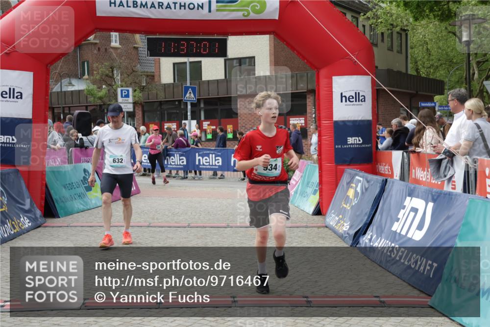 10.05.2026 - 8. Wedeler Halbmarathon Yannick Fuchs http://msf.ph/oto/9716467 10.05.2026 11:36:59 Ziel 632, 934, 950, 2068 meine-sportfotos.de
