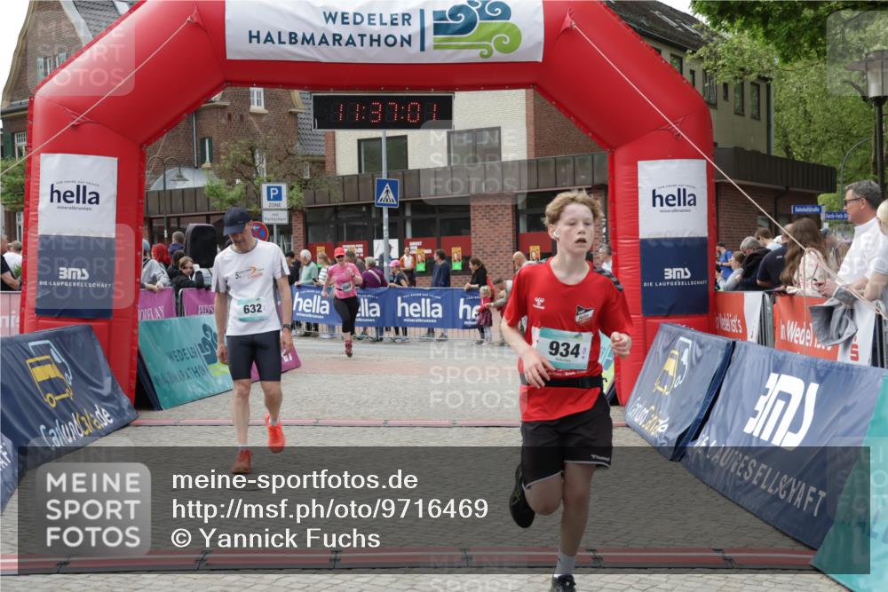 10.05.2026 - 8. Wedeler Halbmarathon Yannick Fuchs http://msf.ph/oto/9716469 10.05.2026 11:36:59 Ziel 632, 934, 950, 2068 meine-sportfotos.de