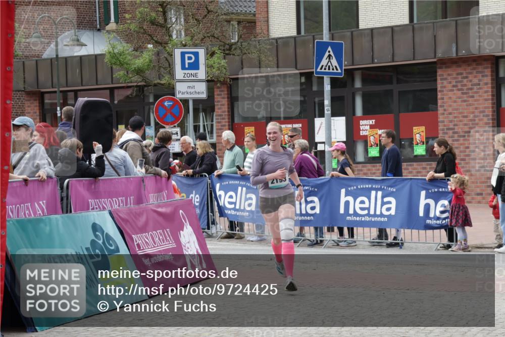 10.05.2026 - 8. Wedeler Halbmarathon Yannick Fuchs http://msf.ph/oto/9724425 10.05.2026 11:37:16 Ziel 61, 869, 2193 meine-sportfotos.de