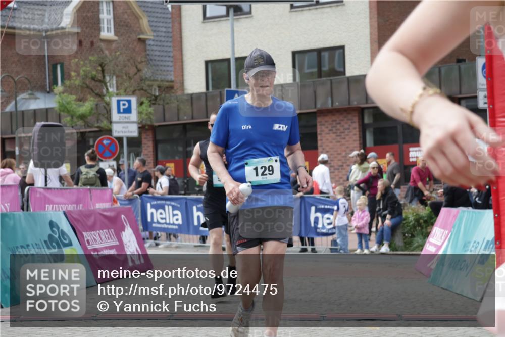 10.05.2026 - 8. Wedeler Halbmarathon Yannick Fuchs http://msf.ph/oto/9724475 10.05.2026 12:04:32 Ziel 129, 243, 461, 982 meine-sportfotos.de