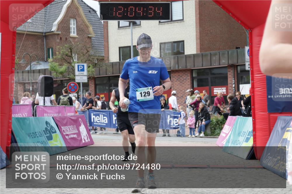 10.05.2026 - 8. Wedeler Halbmarathon Yannick Fuchs http://msf.ph/oto/9724480 10.05.2026 12:04:32 Ziel 129, 243, 461, 982 meine-sportfotos.de