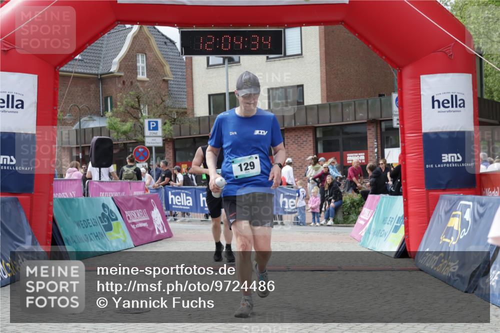 10.05.2026 - 8. Wedeler Halbmarathon Yannick Fuchs http://msf.ph/oto/9724486 10.05.2026 12:04:32 Ziel 129, 243, 461, 982 meine-sportfotos.de