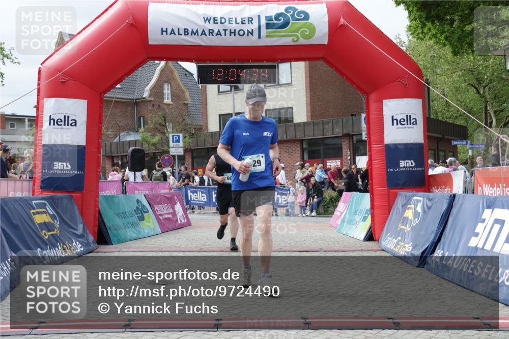 10.05.2026 - 8. Wedeler Halbmarathon Yannick Fuchs http://msf.ph/oto/9724490 10.05.2026 12:04:32 Ziel 129, 243, 461, 982 meine-sportfotos.de