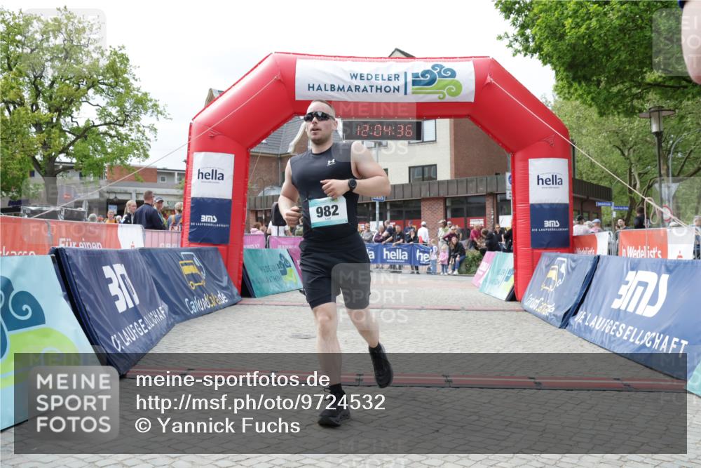 10.05.2026 - 8. Wedeler Halbmarathon Yannick Fuchs http://msf.ph/oto/9724532 10.05.2026 12:04:34 Ziel 129, 243, 461, 982 meine-sportfotos.de