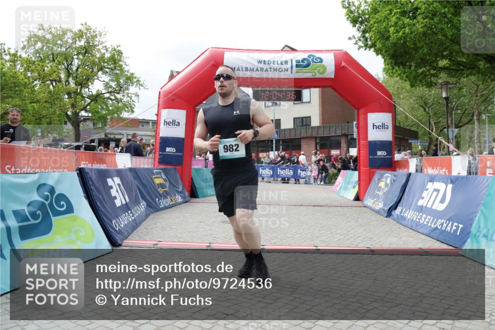 10.05.2026 - 8. Wedeler Halbmarathon Yannick Fuchs http://msf.ph/oto/9724536 10.05.2026 12:04:34 Ziel 129, 243, 461, 982 meine-sportfotos.de