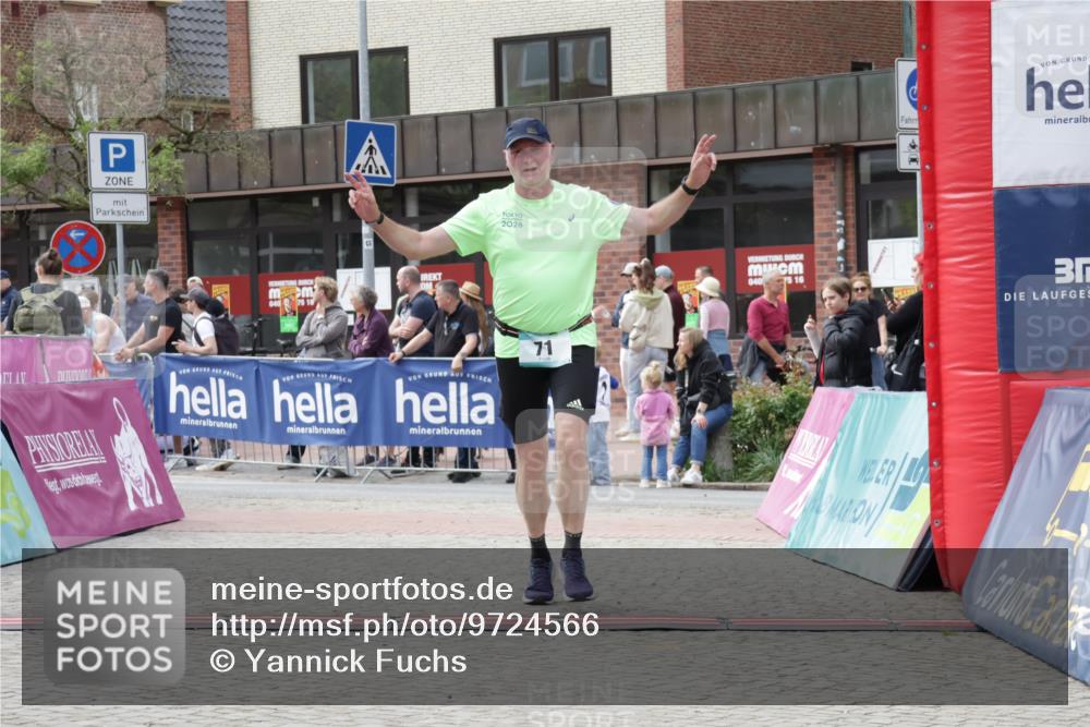 10.05.2026 - 8. Wedeler Halbmarathon Yannick Fuchs http://msf.ph/oto/9724566 10.05.2026 12:04:44 Ziel 71 meine-sportfotos.de