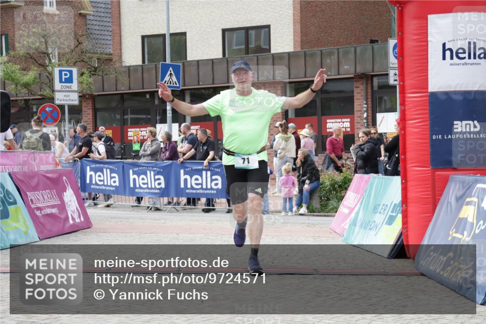 10.05.2026 - 8. Wedeler Halbmarathon Yannick Fuchs http://msf.ph/oto/9724571 10.05.2026 12:04:44 Ziel 71 meine-sportfotos.de