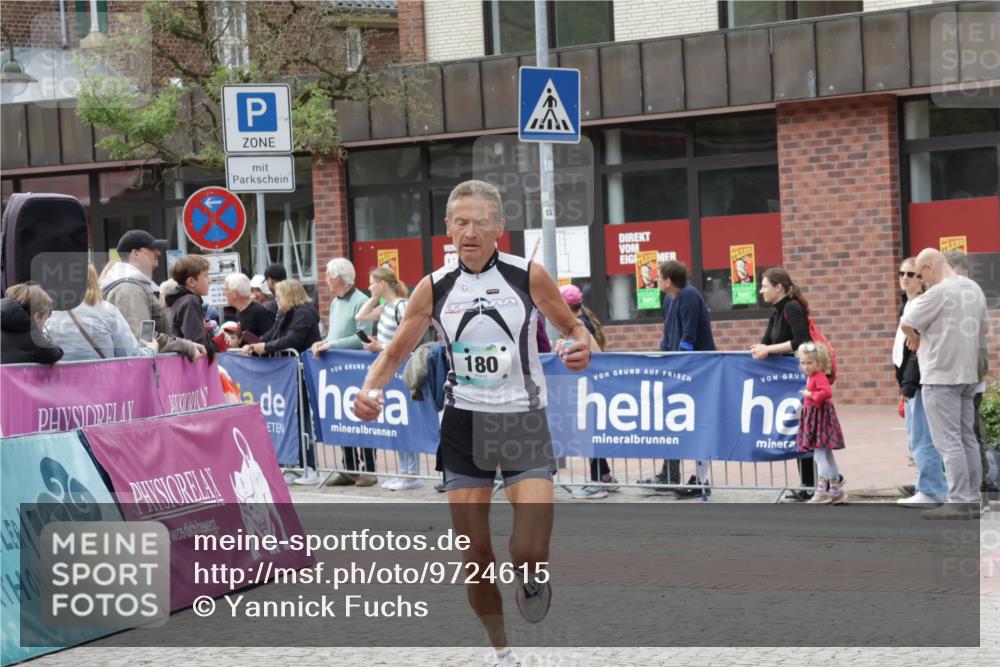 10.05.2026 - 8. Wedeler Halbmarathon Yannick Fuchs http://msf.ph/oto/9724615 10.05.2026 11:37:27 Ziel 180, 278 meine-sportfotos.de
